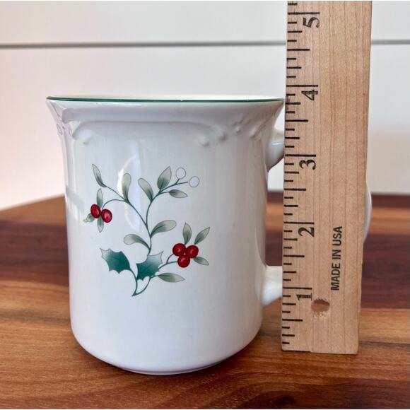 Pfaltzgraff Winterberry Large Coffee Mugs - Set of 2 - Picture 11 of 12